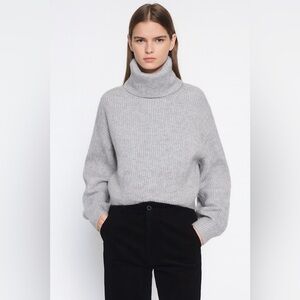 Aritzia Babaton Guell Luxe Cashmere Sweater Light Grey